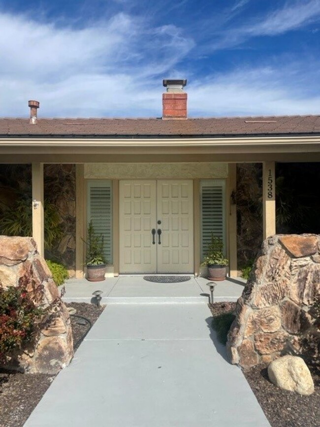 Building Photo - Charming Camarillo Retreat with Stunning M...