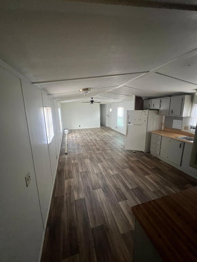 Building Photo - Renovated 2-Bed, 1-Bath Mobile Home