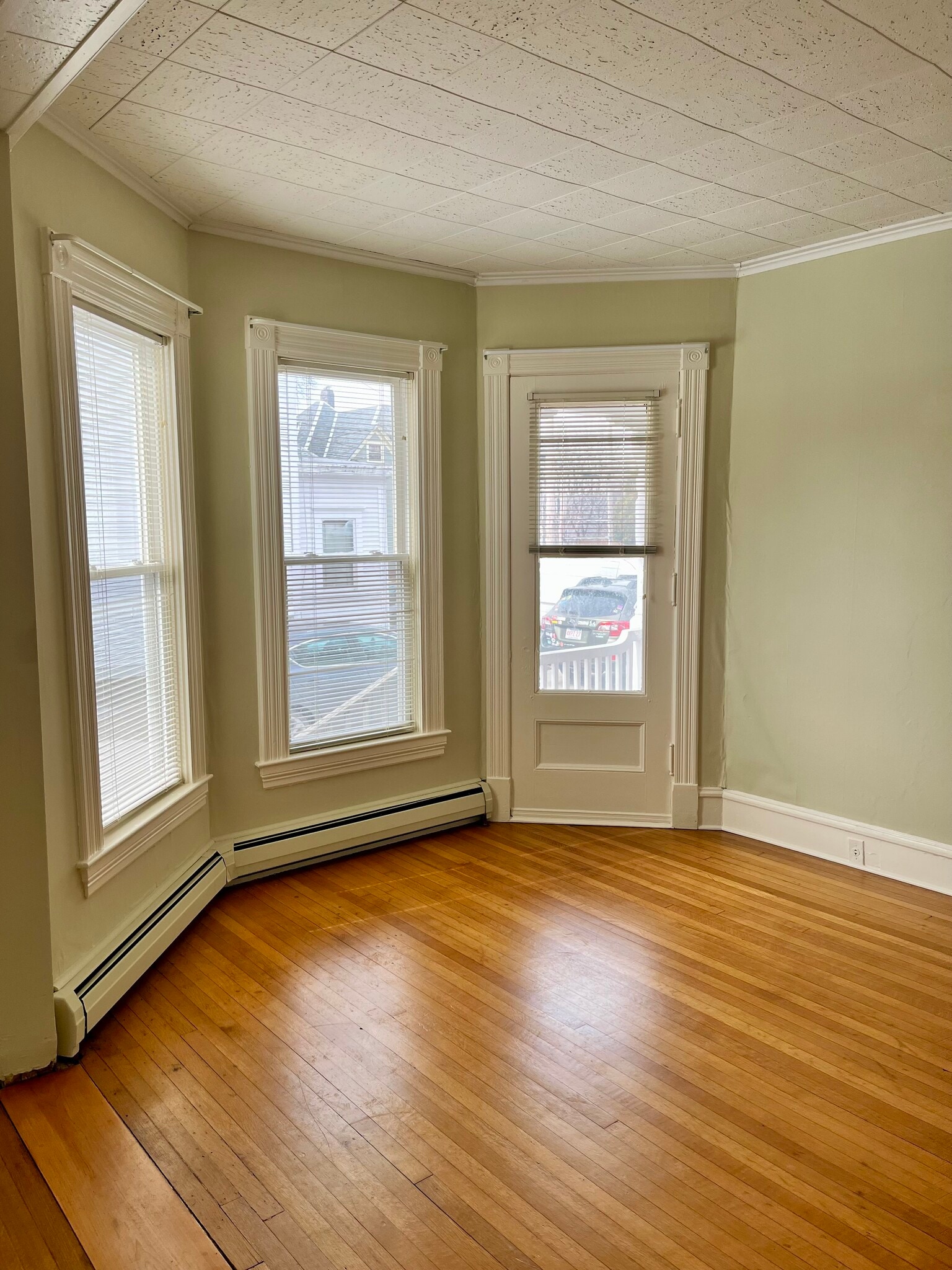 Living room - 114 Buell St