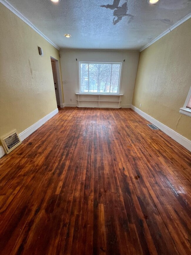 Building Photo - 1723 Maine St