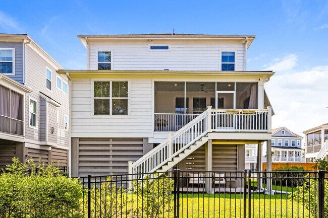 Building Photo - 2242 Tillage St