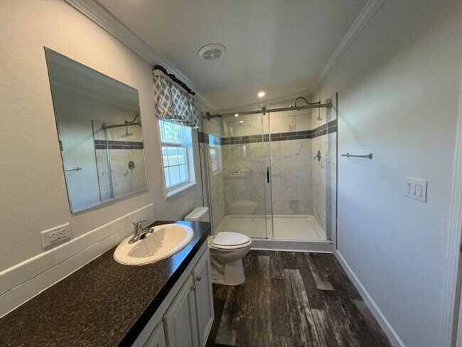 Building Photo - 328 Eland Dr