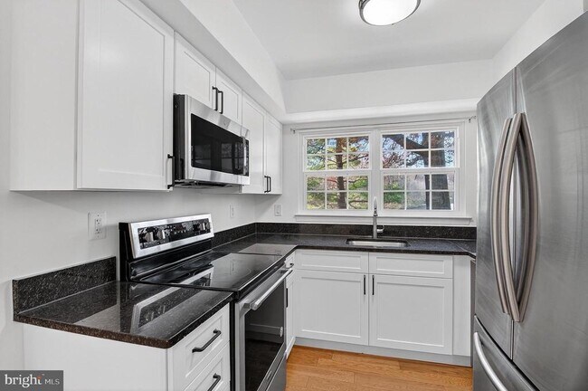 Building Photo - 7753 Inversham Dr