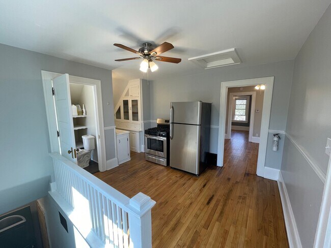 Building Photo - 1109 S 64th St