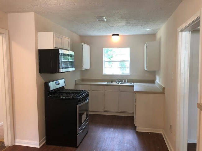 Building Photo - 1407 Loper St