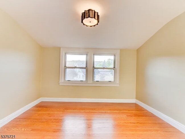 Building Photo - 213 4th Ave