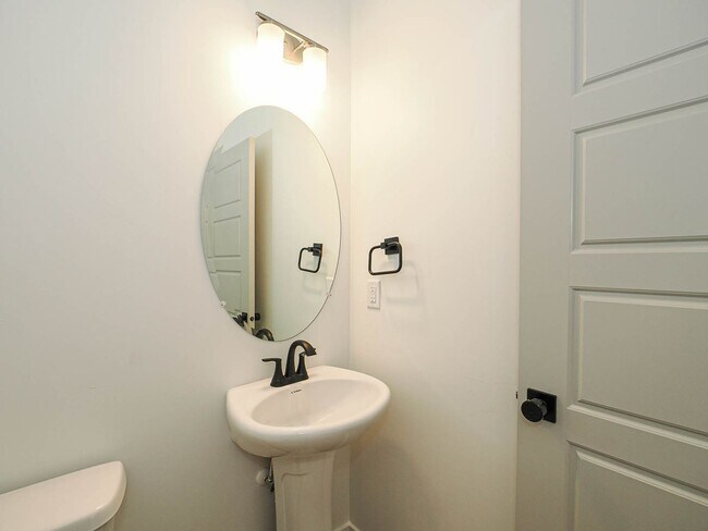 Building Photo - 4 Bedroom, 2.5 bathroom Eagle Mountain Home