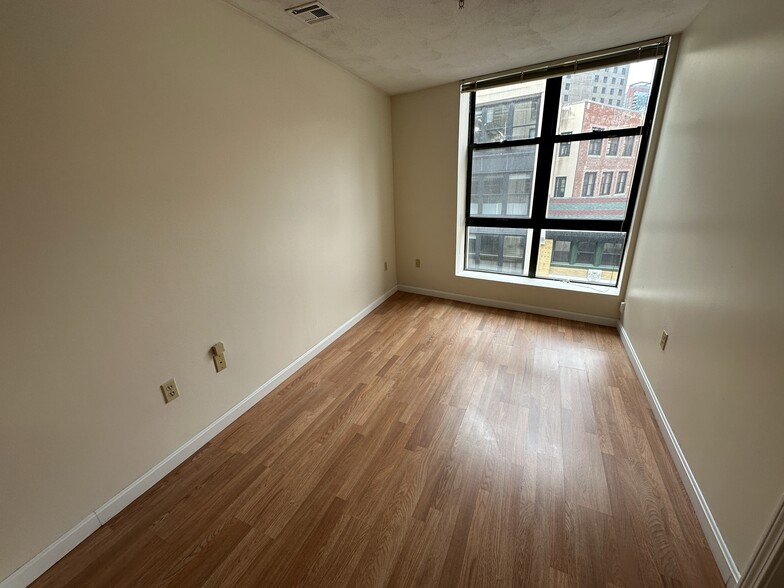 Primary Photo - 68 Essex St