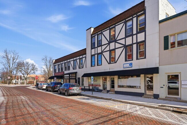 Building Photo - 107 1/2 Dean St