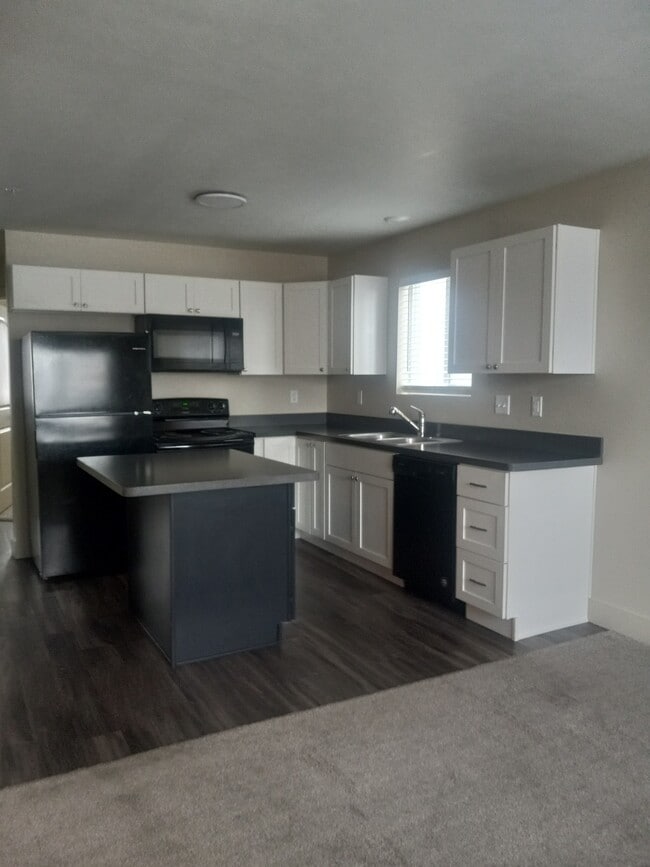 Building Photo - 310 Ella Ln