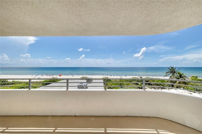 Primary Photo - 5555 Collins Ave