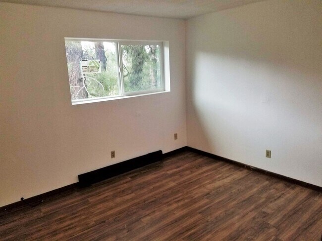 Building Photo - $200 OFF 1st Month! Updated 2 Bed, 1 Bath Townhouse next to NAU!! Students & Sm. Pets OK !! Avail...