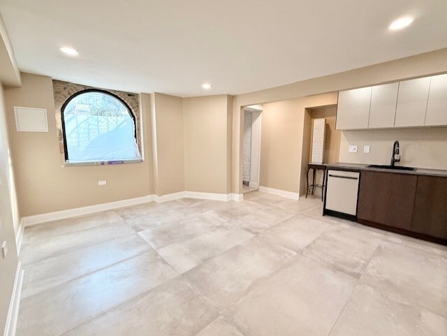 Building Photo - 2140 W Monroe St