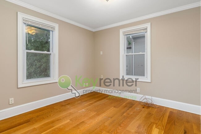 Building Photo - Spacious 3BR Home with Finished Attic, Fenced Yard & Easy NYC Commute – No Broker Fee