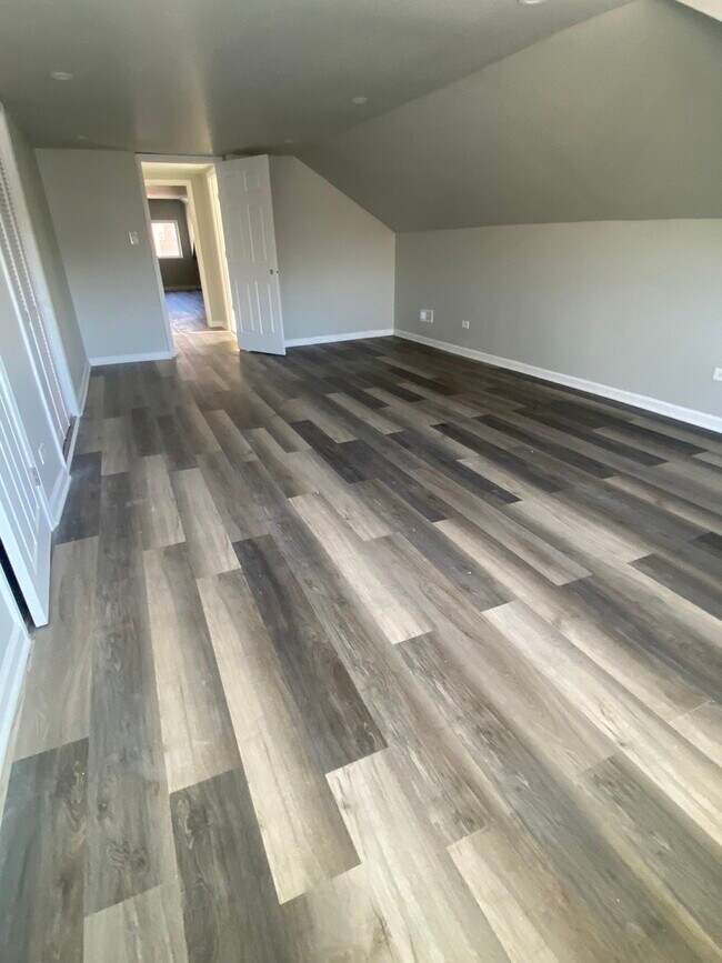 Building Photo - 8046 S Manistee Ave