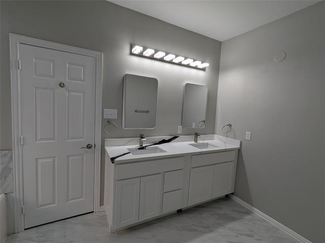 Building Photo - 12393 Hawk Creek Dr