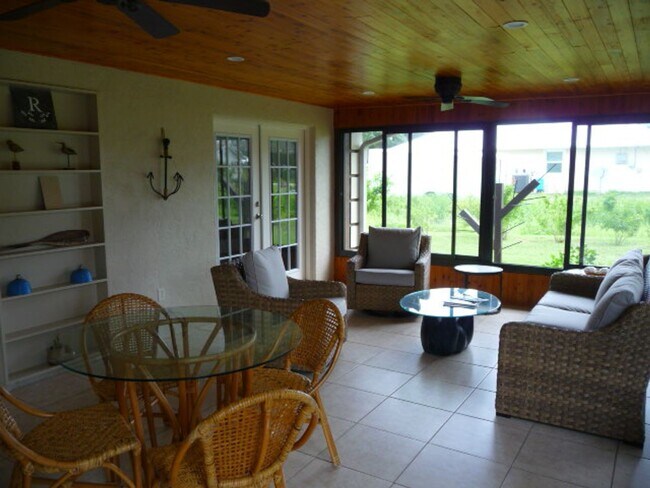 Building Photo - 3/2.5 in Sebastian FL