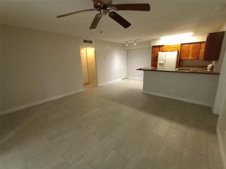 Building Photo - 751 Lyons Rd