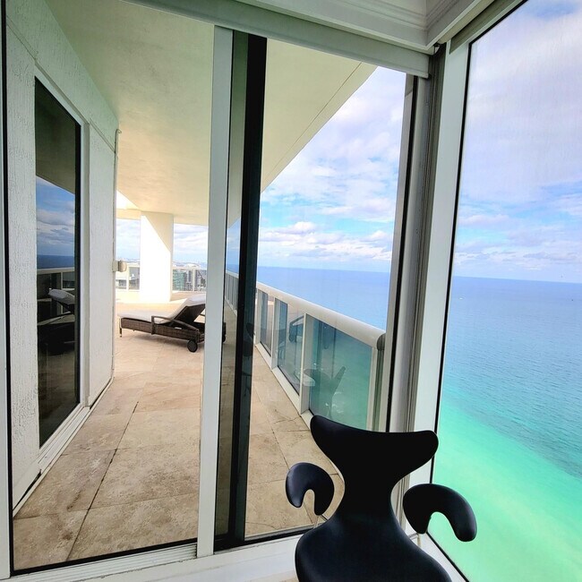 Building Photo - 1830 S Ocean Dr