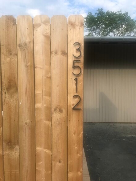 Building Photo - 3512 N Kingsley Dr