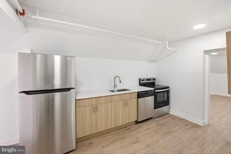 Building Photo - 6012 Ridge Ave
