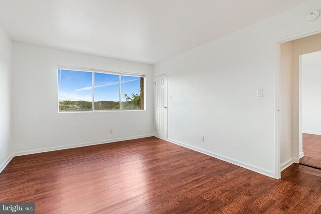 Building Photo - 5801 Quantrell Ave