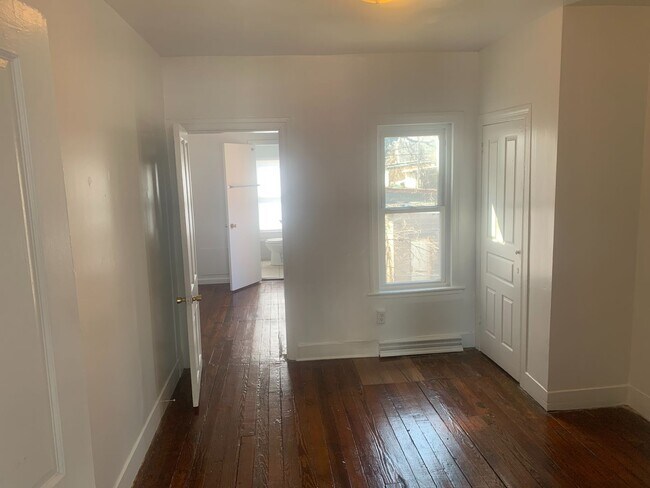 Building Photo - 3 Bedroom House in the West End of York City