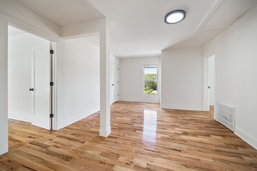 Building Photo - 1000 Foster St