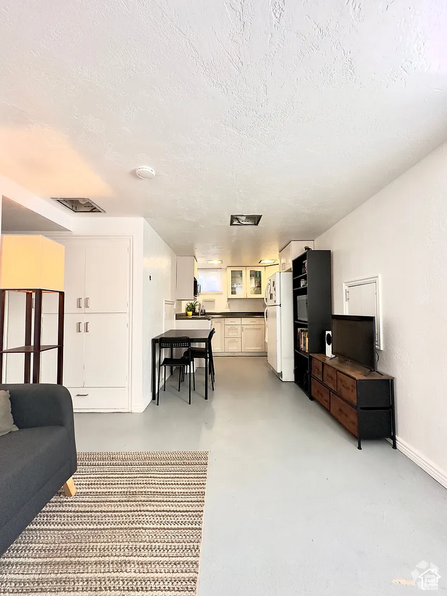 Building Photo - 360 N 900 W