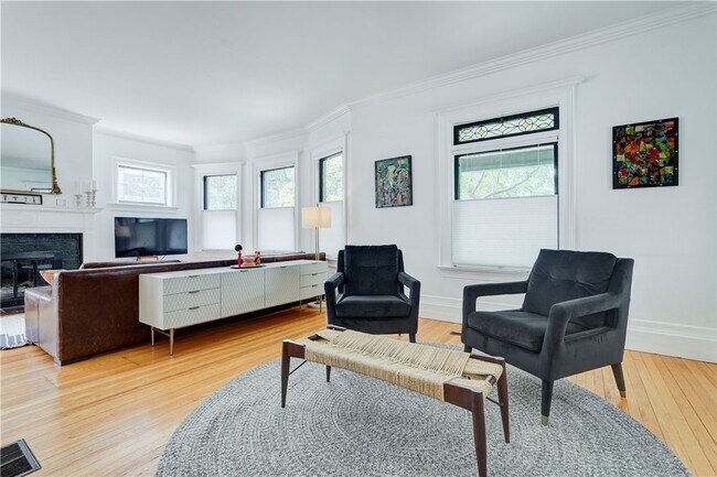 Building Photo - 18 Sibley Pl