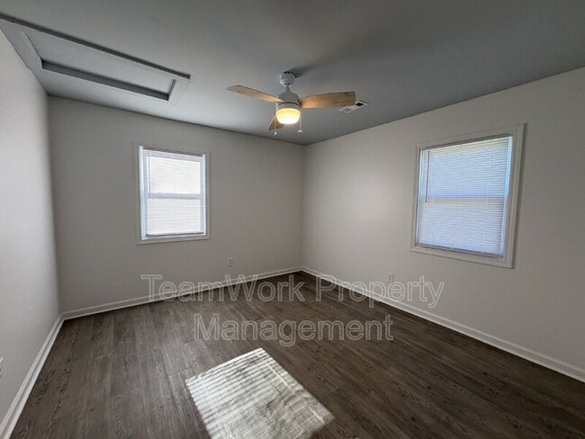 Building Photo - 3119 Azalea Dr