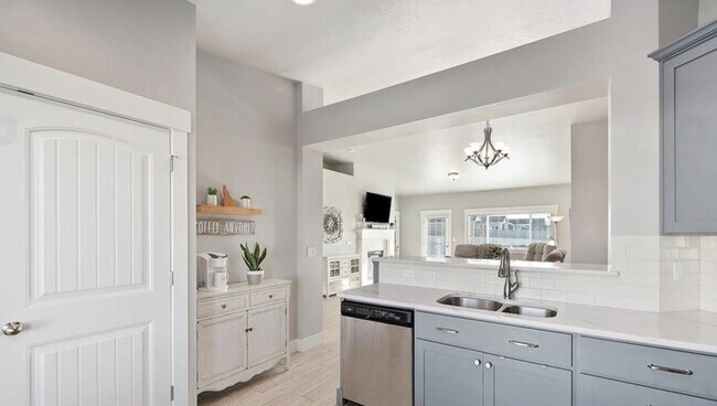 Building Photo - Elisha