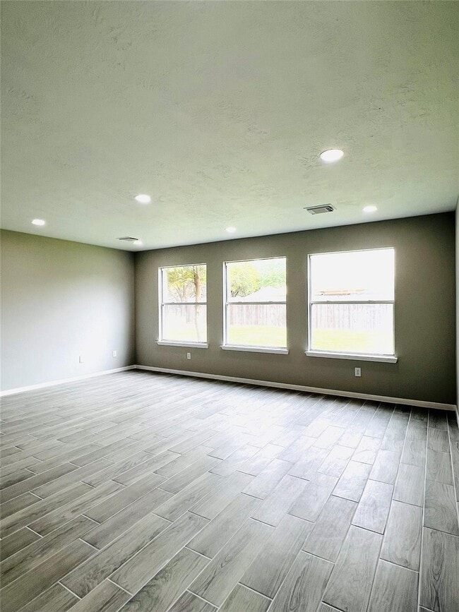 Building Photo - 8426 Woodland Knoll Ln