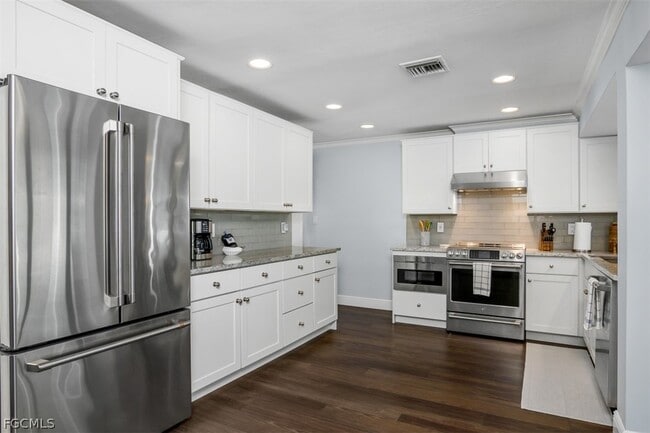 Building Photo - 549 7th Ave N