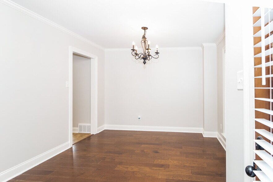 Building Photo - 3080 Magnolia Dr