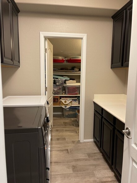 laundry - 10647 Marble Arch St