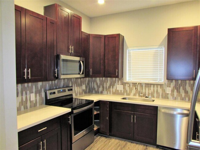 Building Photo - 3249 Dixie Dr