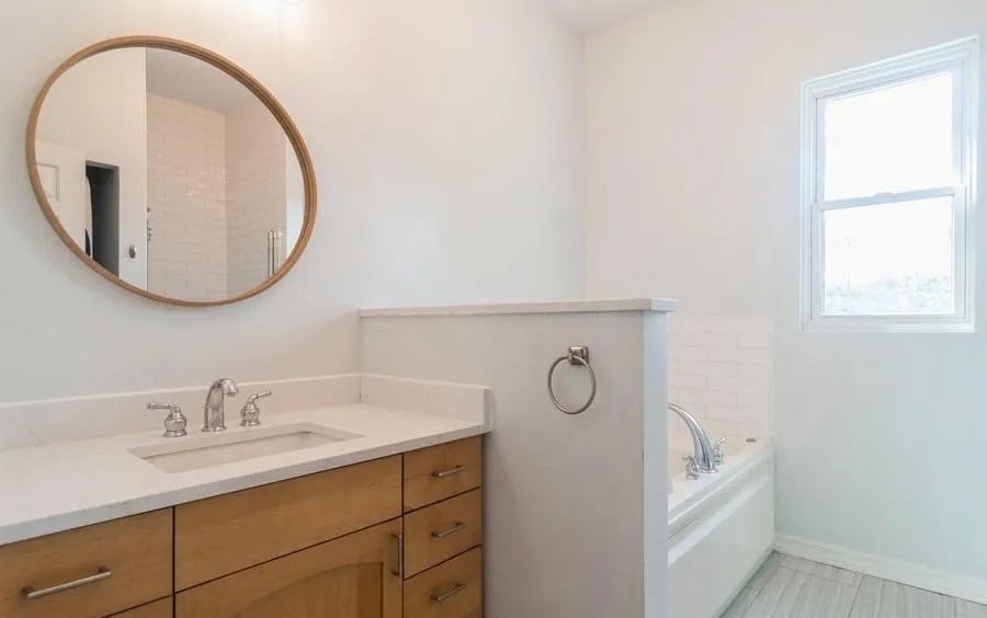 Primary Bathroom - 916 N Elizabeth St