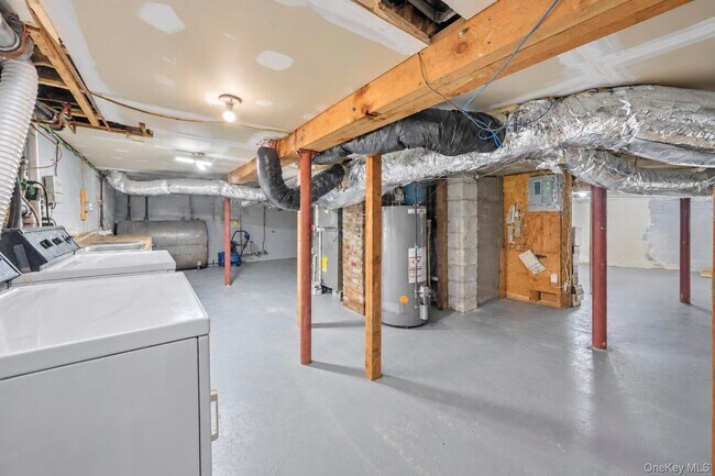 Building Photo - 108 Hempstead Ave