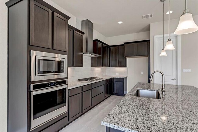 Building Photo - 3901 Tavarez St