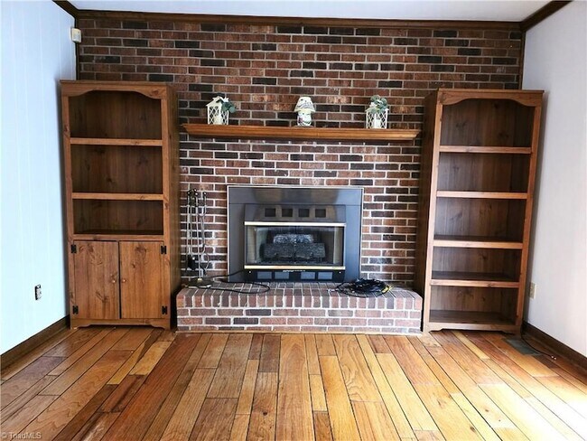 Building Photo - 1085 Brown Rd