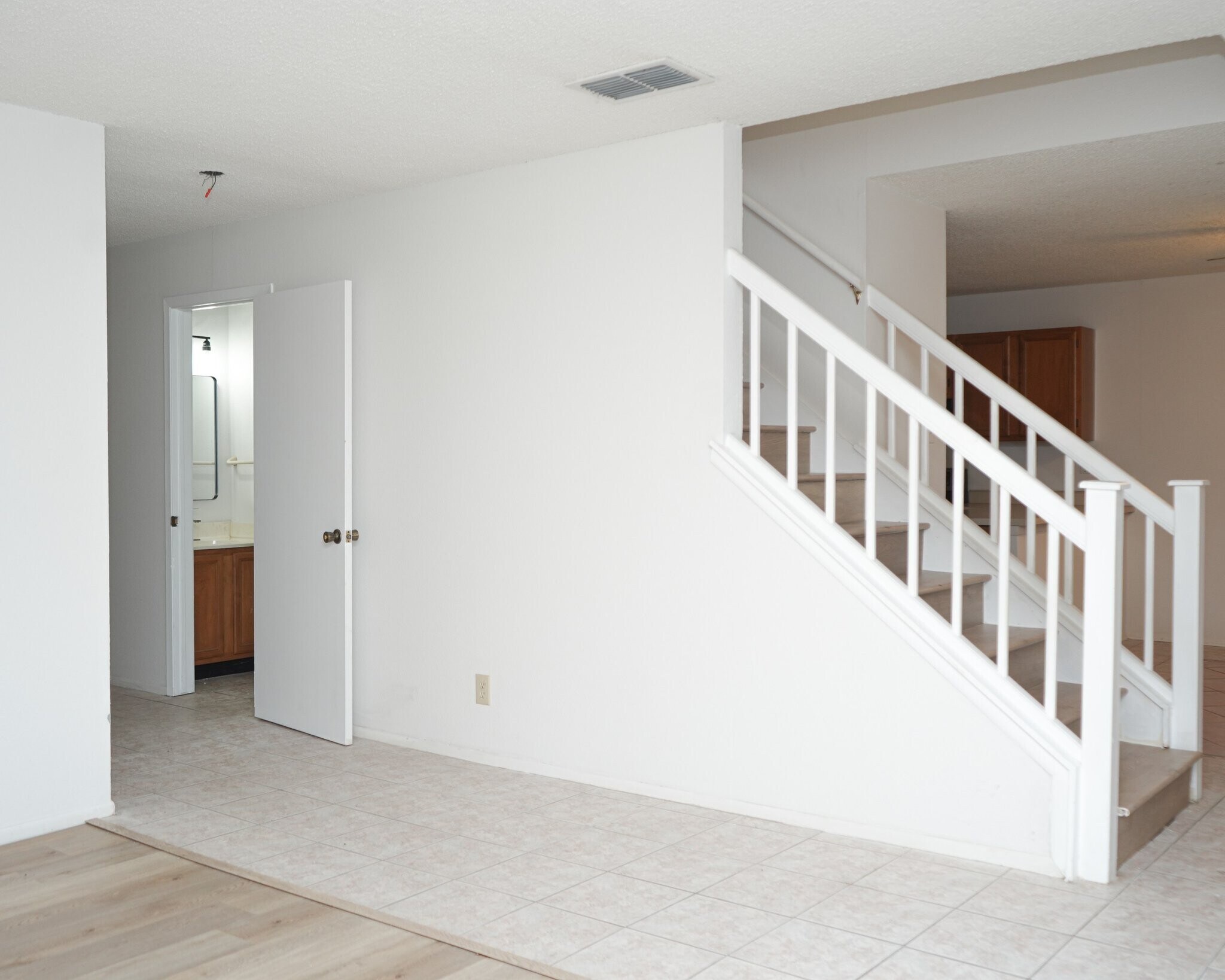 Building Photo - 8011 Sunshine Trail Dr