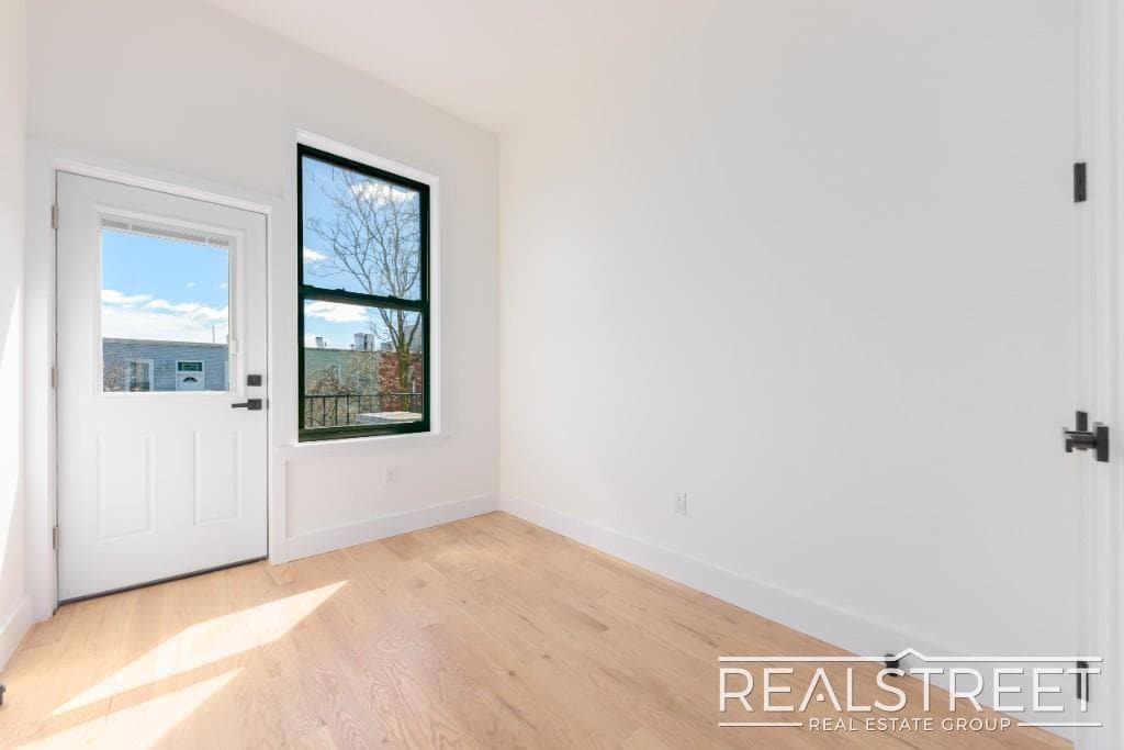 Building Photo - Brand New 3 Bed, 2 Bath with In-Unit Laund...