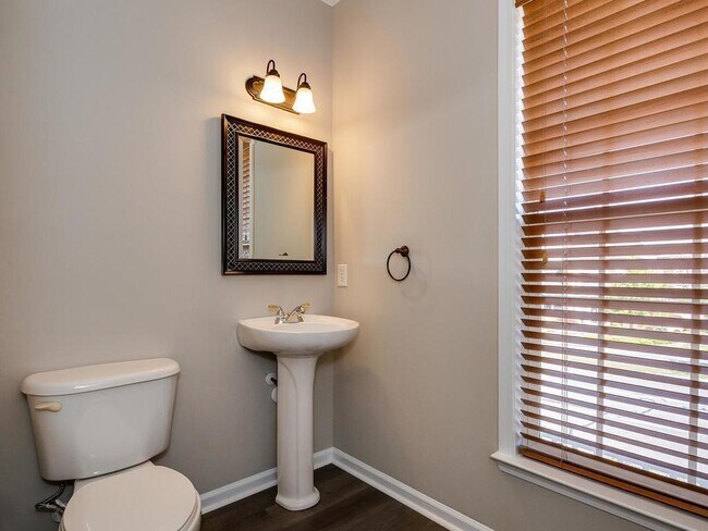 Building Photo - Ballantyne 3 Bedroom Townhome-Perfect Loca...