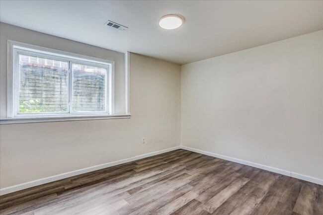 Building Photo - January FREE RENT! South Wichita Gem! Save $$ with solar panels