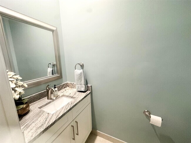 Building Photo - 6104 Santa Margarito Dr