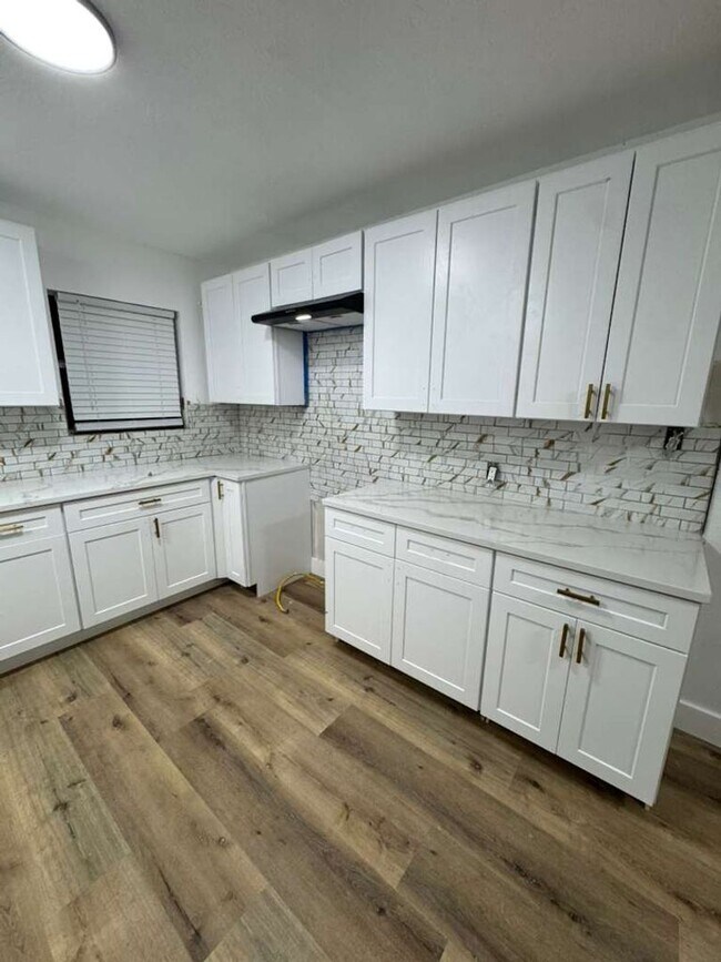 Building Photo - BEAUTIFUL HOME IN WEST ORANGE. MOVE IN READY!.