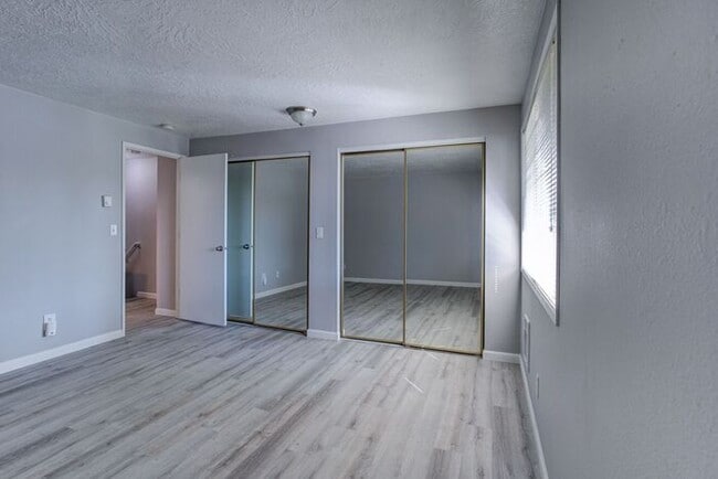 Building Photo - 2 bedroom unit. Pets OK! Lots of upgrades!...