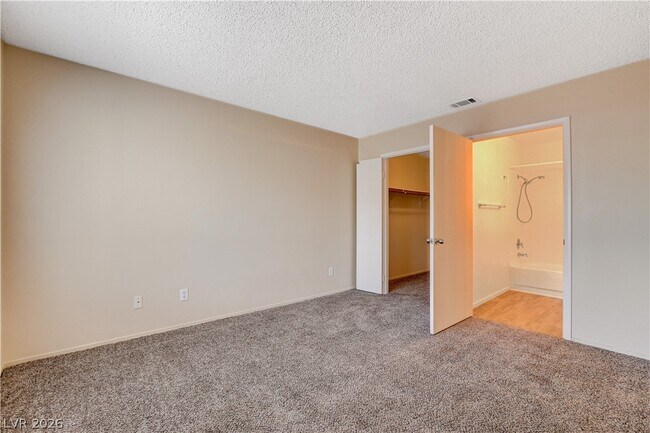 Building Photo - 7100 W Pirates Cove Rd