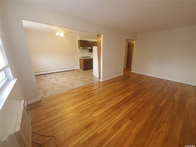 Building Photo - 66-46 79th Pl